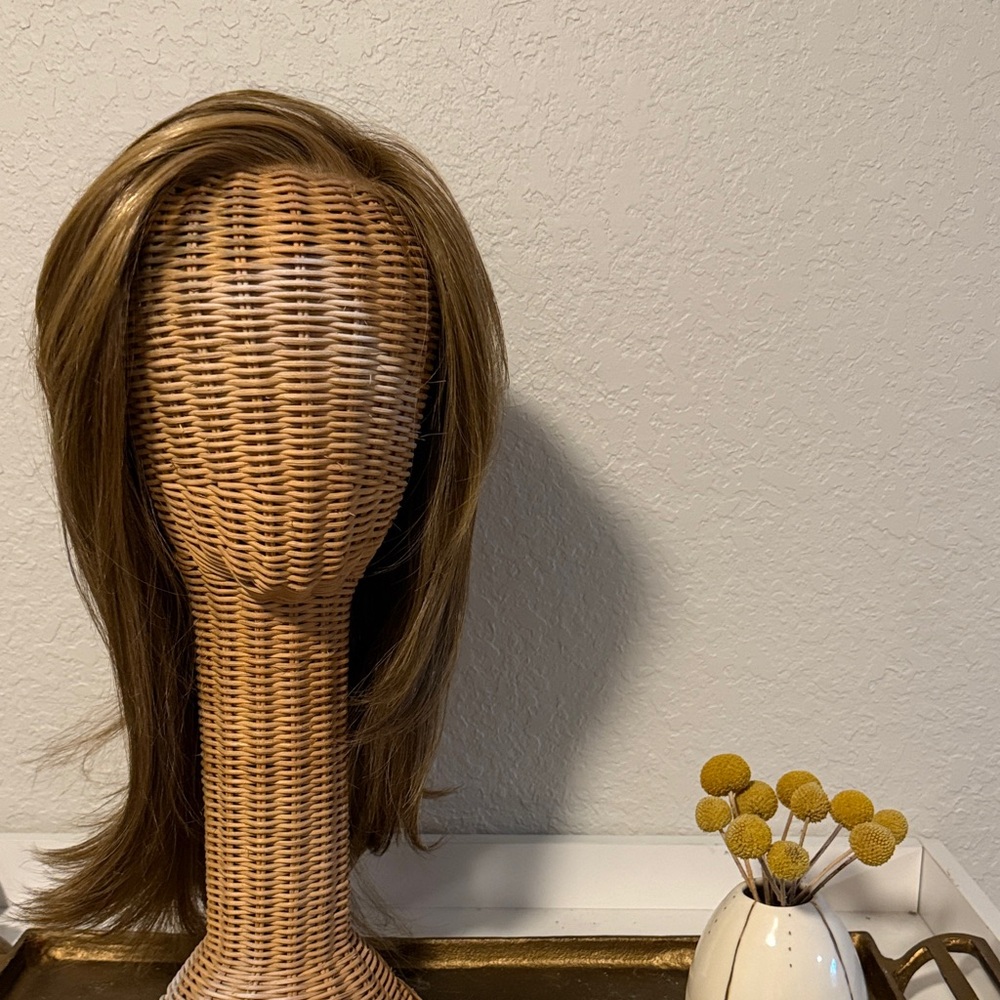 Elegant Raquel Welch spotlight Elite handtied part anywhere wig in honey toast